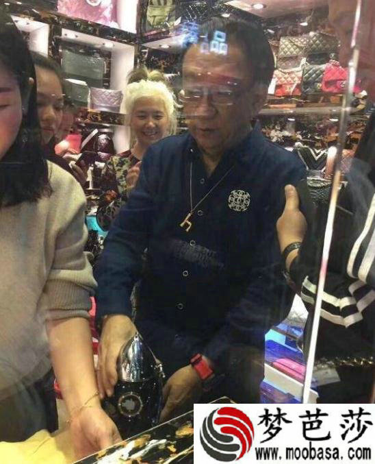 侯耀文买包